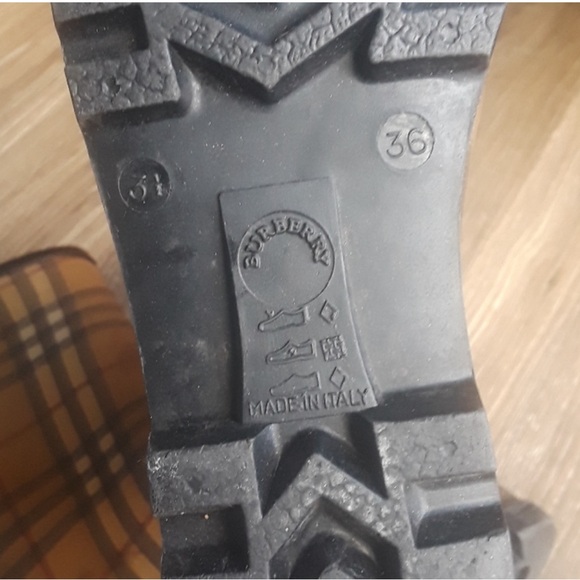 Authentic Burberry Rubber Rain boots - Picture 4 of 10